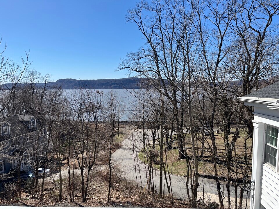 2 Liberty St, Unit A in Ossining, NY - Building Photo