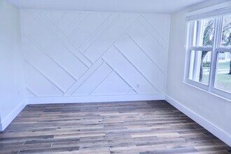 1351 NE 191st St, Unit #E217 in Miami, FL - Foto de edificio - Building Photo