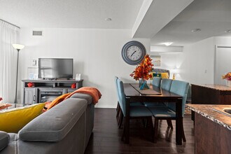 211 Fort York Blvd, Unit SI ID1345917P in Toronto, ON - Building Photo - Building Photo