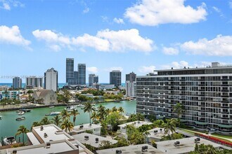 6900 Bay Dr in Miami Beach, FL - Foto de edificio - Building Photo