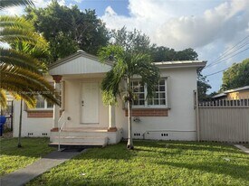 6761 SW 2nd St in Miami, FL - Building Photo