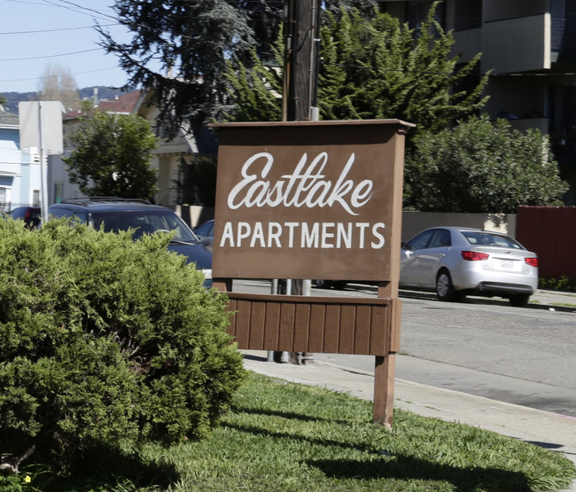 Eastlake Apartment in Oakland, CA - Foto de edificio - Building Photo