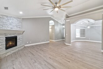 3451 Woodbury Dr in Redding, CA - Foto de edificio - Building Photo