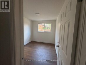 1129 Cannon St E in Hamilton, ON - Building Photo - Building Photo