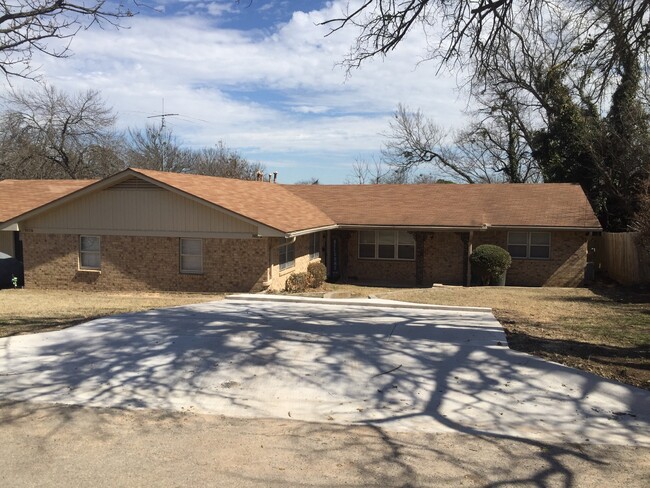 property at 407 N Carl St