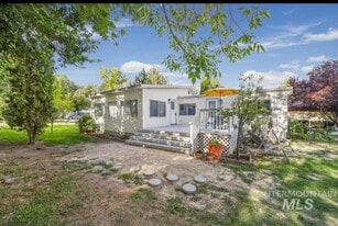 337 2nd Ave W in Jerome, ID - Building Photo