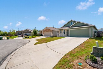 13712 Dariens Path in San Antonio, TX - Building Photo - Building Photo