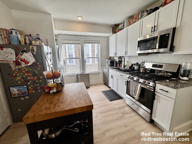 127 Eliot St in Brookline, MA - Building Photo - Building Photo