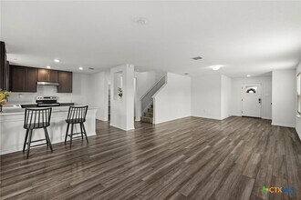 4703 Plaza Ctr in San Antonio, TX - Building Photo - Building Photo