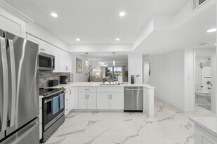 6936 Huntington Ln in Delray Beach, FL - Building Photo