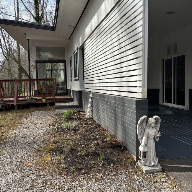 103 Riverwood Dr in Sylva, NC - Building Photo - Building Photo