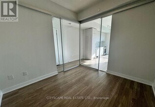 4130 Parkside Village Dr in Mississauga, ON - Building Photo - Building Photo