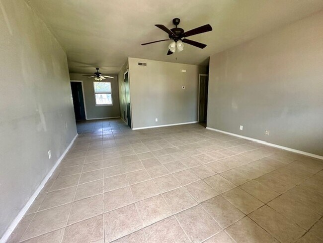 1215 Dove Hollow Ln in Tecumseh, OK - Building Photo - Building Photo
