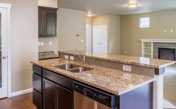 2427 Puget Sound Blvd in Bremerton, WA - Building Photo - Building Photo