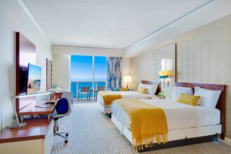 18001 Collins Ave in Sunny Isles Beach, FL - Building Photo - Building Photo