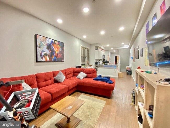 property at 1525 W Norris St