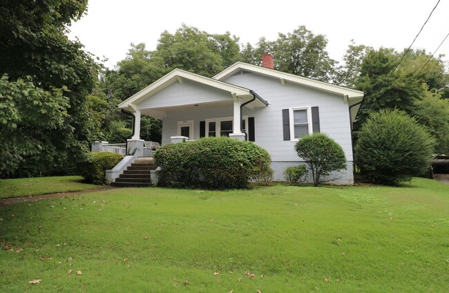 2012 Elizabeth Ave in Winston-Salem, NC - Foto de edificio - Building Photo