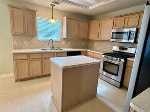 606 Jeremy Ct in Spring, TX - Foto de edificio - Building Photo