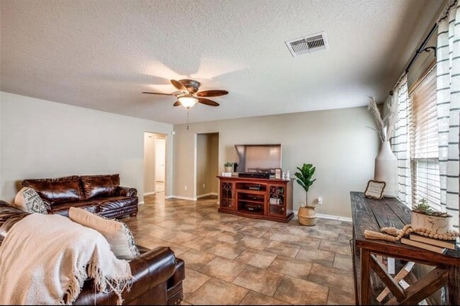8018 Sesame St in Baytown, TX - Building Photo - Building Photo