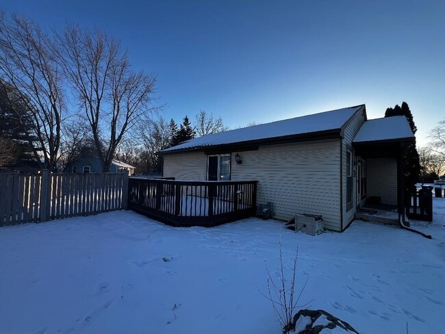 1944 Navarone Dr in Naperville, IL - Building Photo - Building Photo