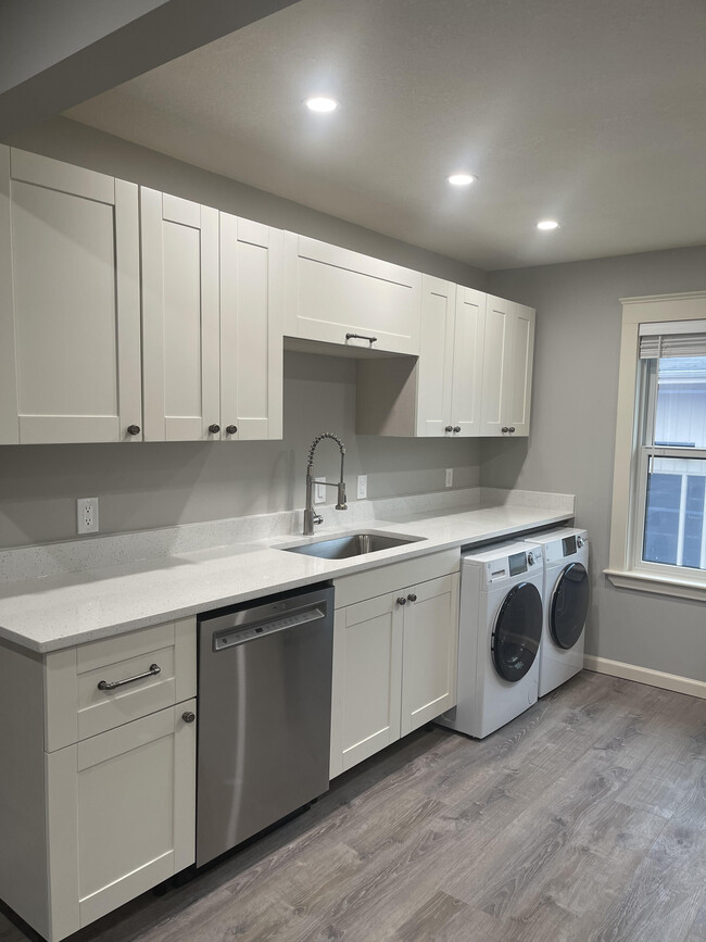 1737 Tennessee St, Unit #2 in Lawrence, KS - Foto de edificio - Building Photo