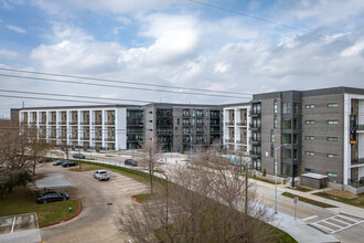 Revl Med Center in Houston, TX - Foto de edificio - Building Photo