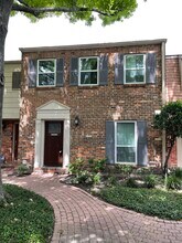 6452 Olympia Dr in Houston, TX - Building Photo - Building Photo