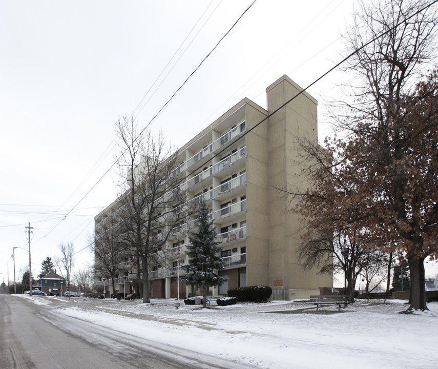 Allen Dickson Apartments in Barberton, OH - Building Photo