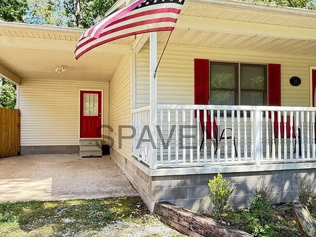 311 Hillcrest Ln in Big Sandy, TN - Foto de edificio - Building Photo