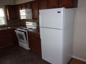 1975 Tudor St in Cuyahoga Falls, OH - Building Photo - Building Photo