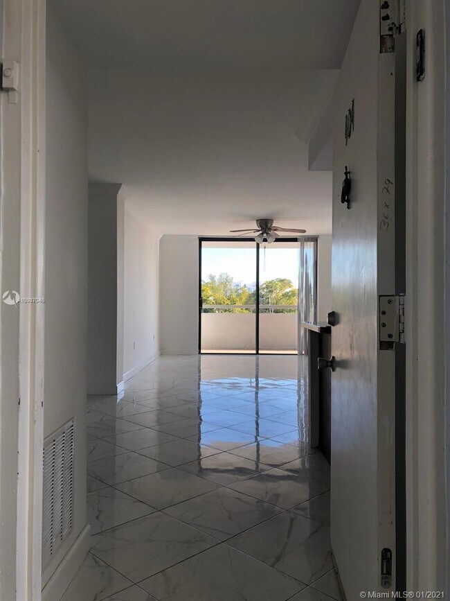 7300 Wayne Ave-Unit -404 in Miami Beach, FL - Building Photo - Building Photo