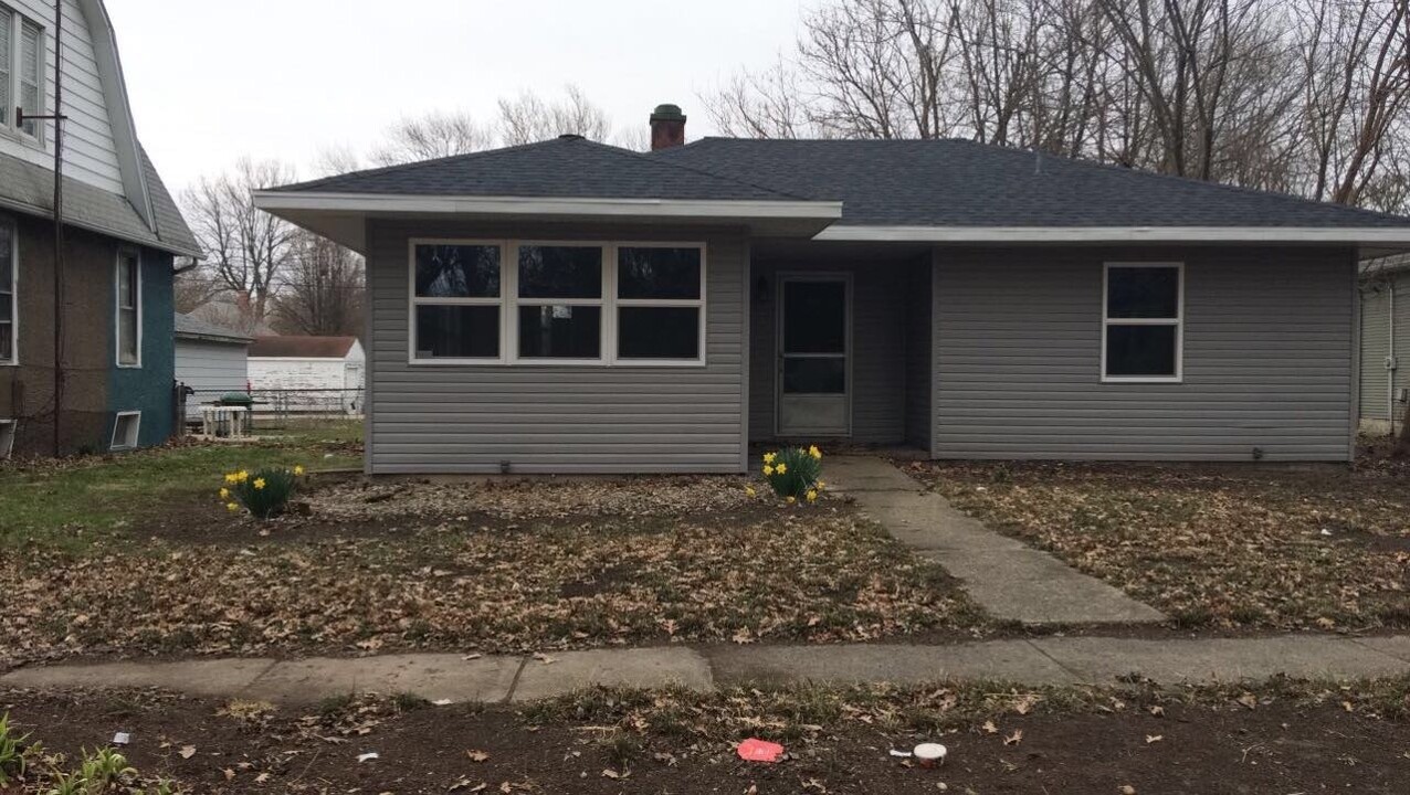 308 S Cottage Grove Ave in Urbana, IL - Building Photo