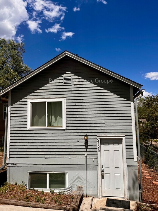 2425 W Platte Ave in Colorado Springs, CO - Building Photo