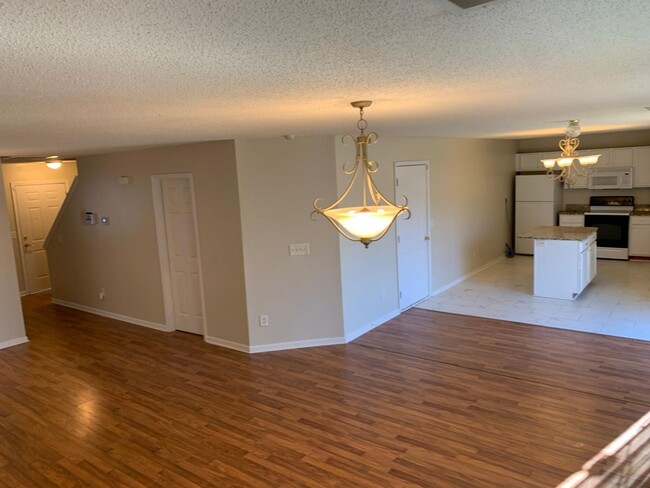 1565 Rockingham Dr in Winston-Salem, NC - Foto de edificio - Building Photo