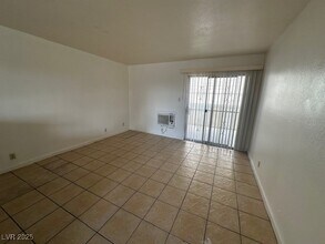 5406 S Swenson St in Las Vegas, NV - Building Photo - Building Photo