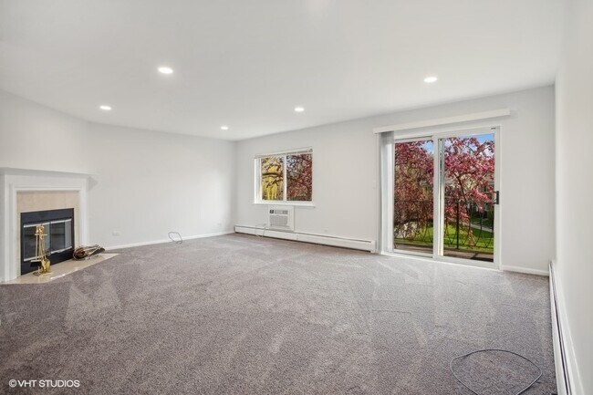 702 E Algonquin Rd in Arlington Heights, IL - Building Photo - Building Photo
