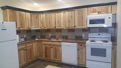 215 Circle Dr in Mount Airy, NC - Building Photo - Building Photo