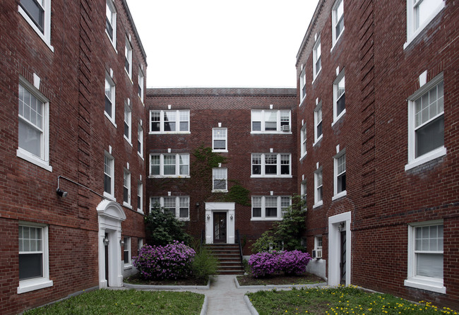 20-24 Fairbanks St in Brookline, MA - Foto de edificio - Building Photo