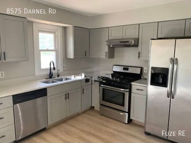 8575 Darnel Rd in Eden Prairie, MN - Building Photo - Building Photo