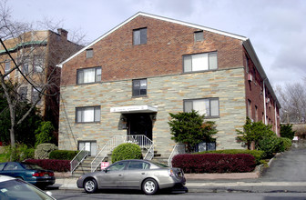 Esquire Apartments in Irvington, NJ - Foto de edificio - Building Photo