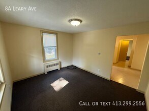 8 Leary Ave in Chicopee, MA - Building Photo - Building Photo