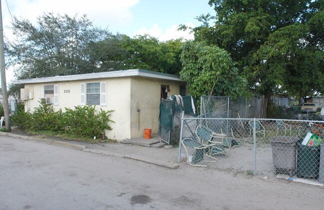 2005 NW 9th St in Pompano Beach, FL - Foto de edificio - Building Photo