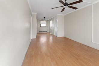 61-15 98th St in Queens, NY - Foto de edificio - Building Photo