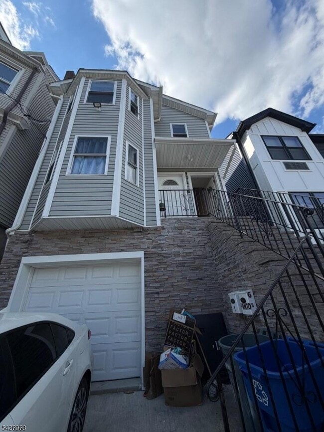 property at 171 N 4th St