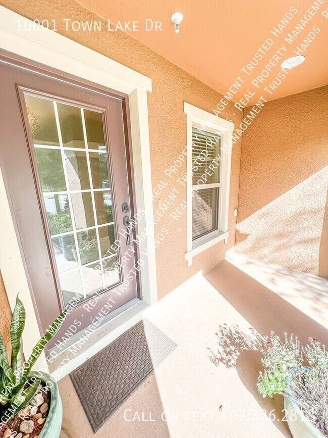 10001 Town Lake Dr in Orlando, FL - Foto de edificio - Building Photo
