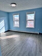 351 Lawrence St-Unit -3 in Lowell, MA - Building Photo - Building Photo