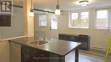 2 Adie Pl in St Catharines, ON - Building Photo - Building Photo