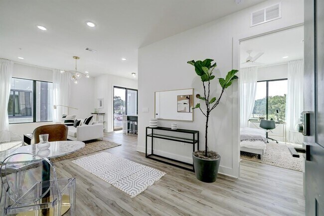 4932 Old Spanish Trl-Unit -C301 in Houston, TX - Building Photo - Building Photo