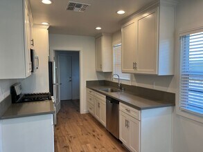 4033 Miller Way in Sacramento, CA - Building Photo - Building Photo