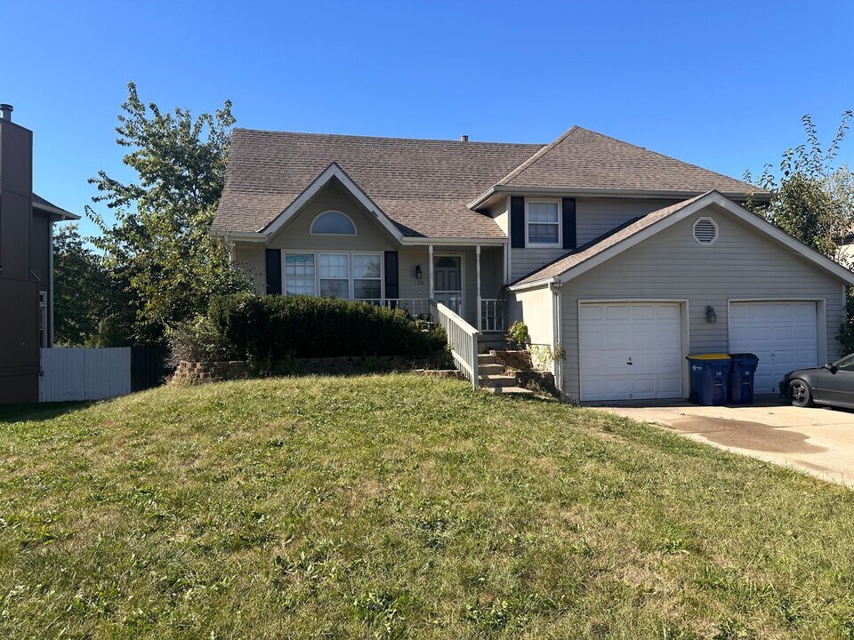 720 Northpoint Ave in Liberty, MO - Building Photo